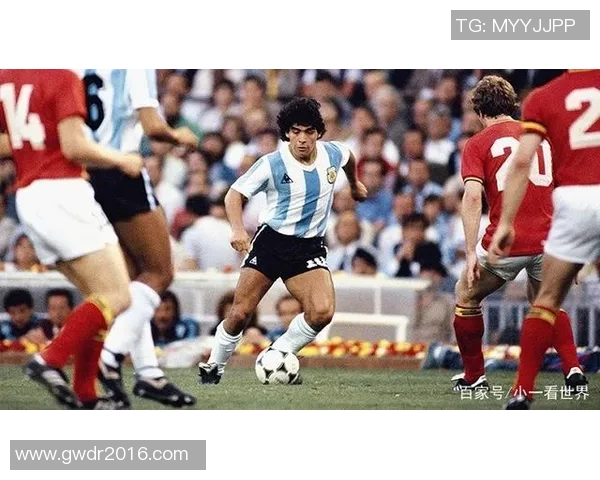 退役足球明星的传奇人生与赛场之外的精彩历程分析