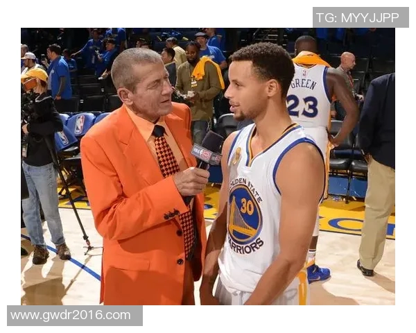 足球巨星热议库里影响力展现跨界体育精神与传奇魅力 足球巨星热议库里影响力展现跨界体育精神与传奇魅力